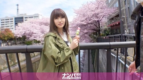 벚꽃 축제에서 만난 여대생의 첫 촬영: 수줍은 빅 가슴 인터뷰