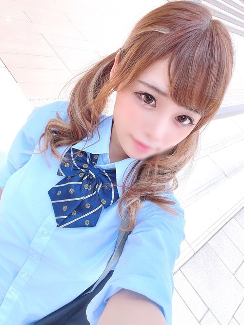 FC2露脸放荡少女J●车内口交回家做爱，大尺度泄露视频