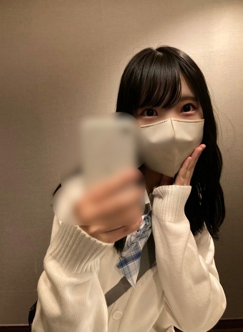 18歳坂道系スレンダー美少女、人生初の顔射！純情少女が大竿で調教