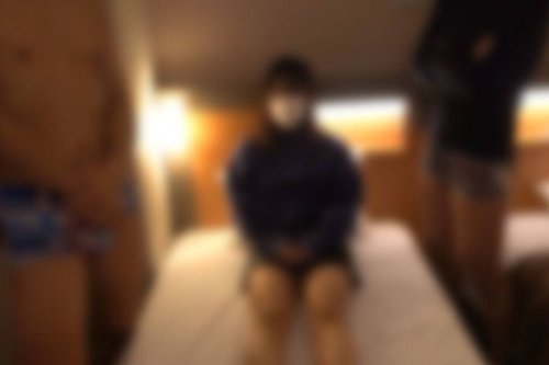 無碼3P中出！嬌嫩身體中出還債，素人狂歡口交