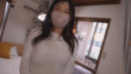 美貌45岁单身妈妈三人行性爱，潮喷两次中出