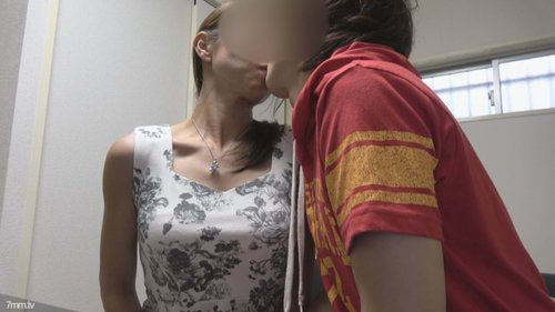 FC2 無碼 39歲人妻綾子被丈夫出借後遭陌生男硬上榨精